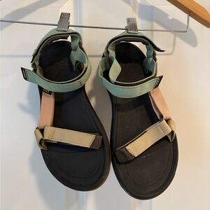 TEVA hurricane sandals size 10